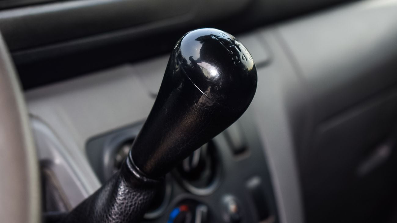 نيسان NV350 Van, 5 doors, Manual Gear, GCC specs, free accident