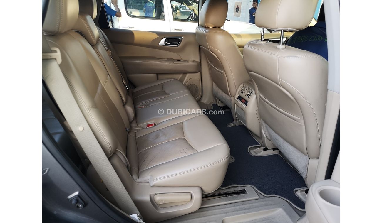 Nissan Pathfinder Pathfinder 3.5 SV 4WD AT + Navigation, SV 6 Cylinders 3.5L CVT transmission  Top of the range. Full