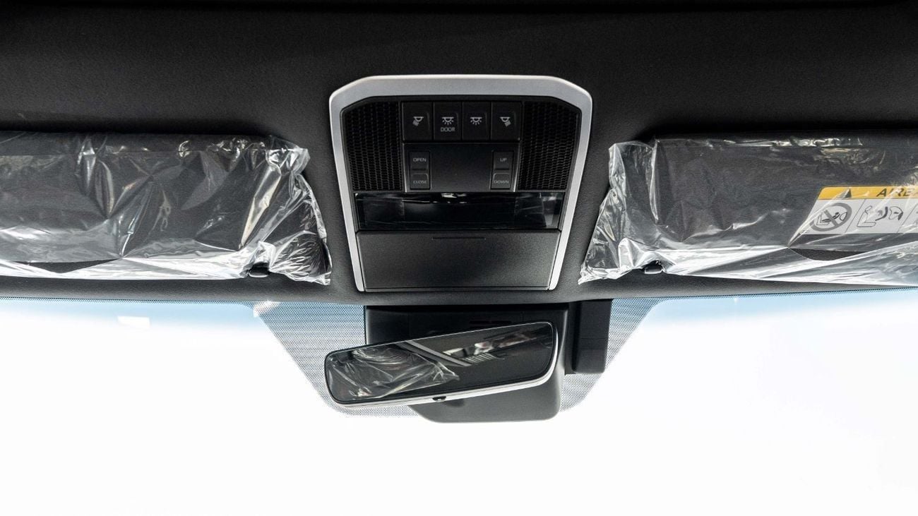 Toyota Land Cruiser 2025 Toyota Land Cruiser 300 VXR 3.5L AT Hybrid (White-Red)