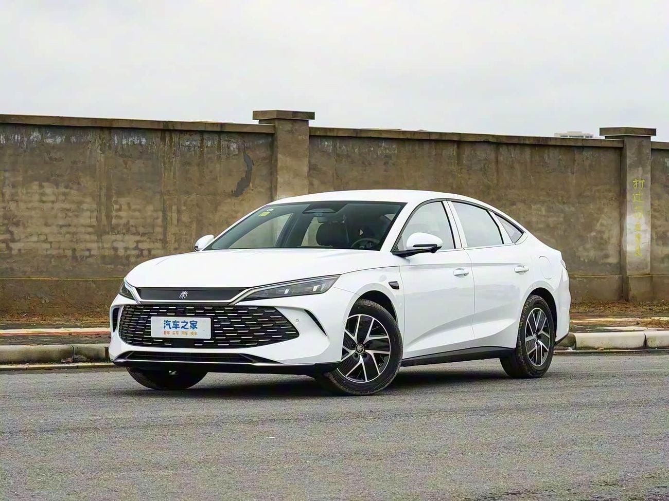 بي واي دي كين ال دي ام-اي BYD Qin L 2025 DM-i 128KM Leading Edition 2025 MODEL