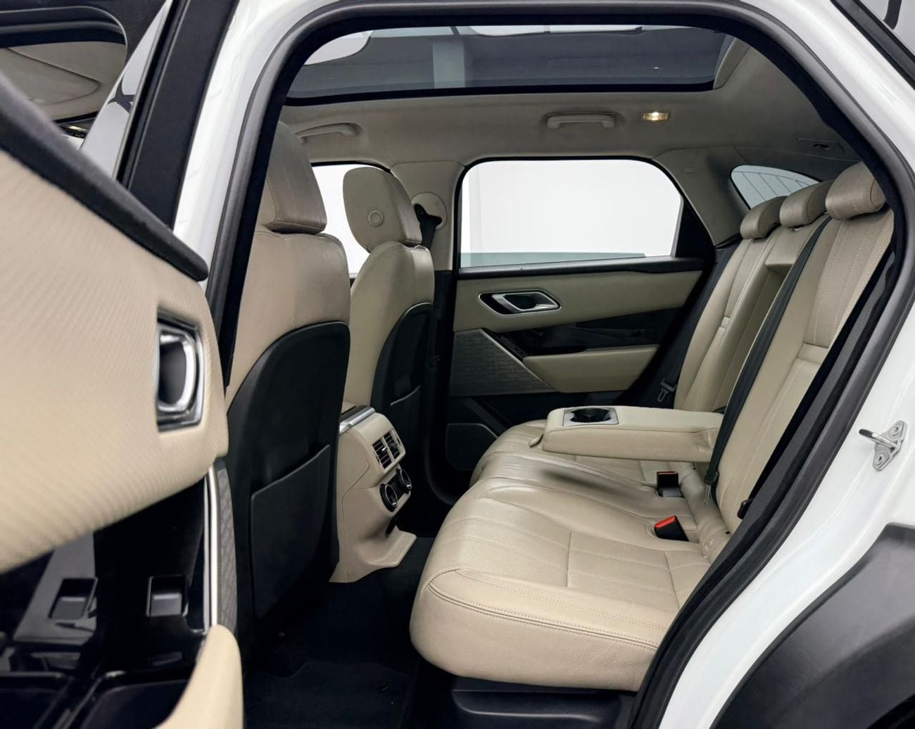 لاند روفر رينج روفر فيلار 2020 Range Rover Velar P250 SE Dynamic, Warranty, Fully Loaded, Excellent Condition, GCC