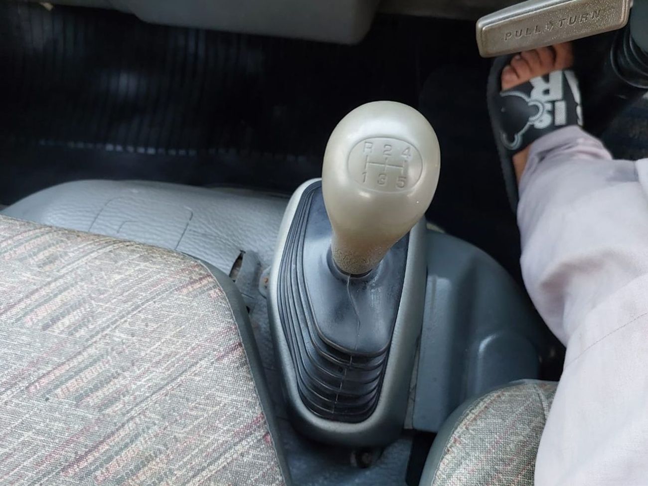 Mitsubishi Fuso Canter MITSUBISHI CANTER TRUCK RHD 1997 MODEL 4.2 L DIESEL MANUAL(PM31319)