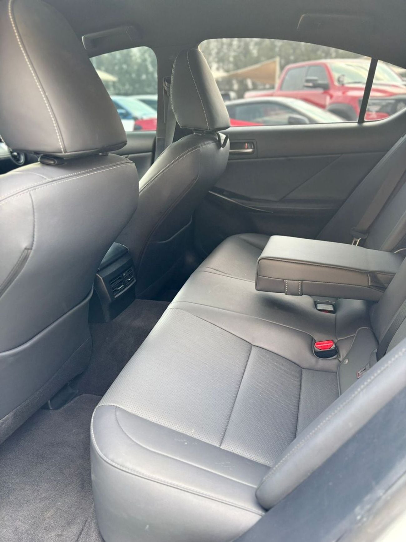 لكزس ISF لكزس IS300F وارد 2025 فل ابشن بحاله ممتازه سوبر كلين