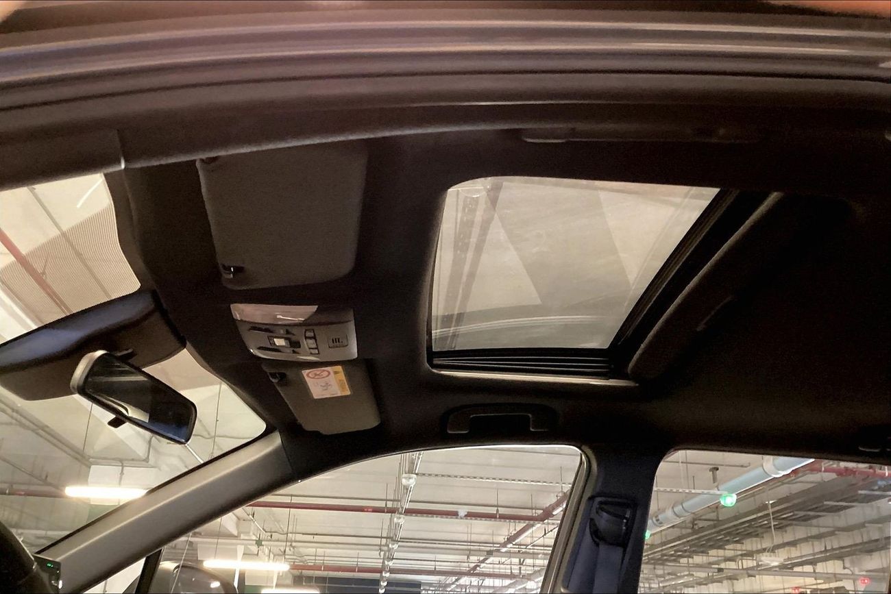 تويوتا كورولا كروس GLI | National Day Celebration | شامل الضمان | 0 ﺪﻔﻋﺓ ﺃﻮﻟﻯ