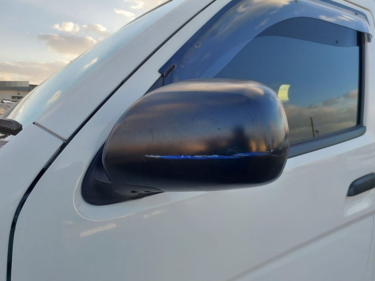 Toyota Hiace TOYOTA HIACE COMMUTER VAN RHD 2016 MODEL 3.0 L DIESEL AUTOMATIC(PM18509)