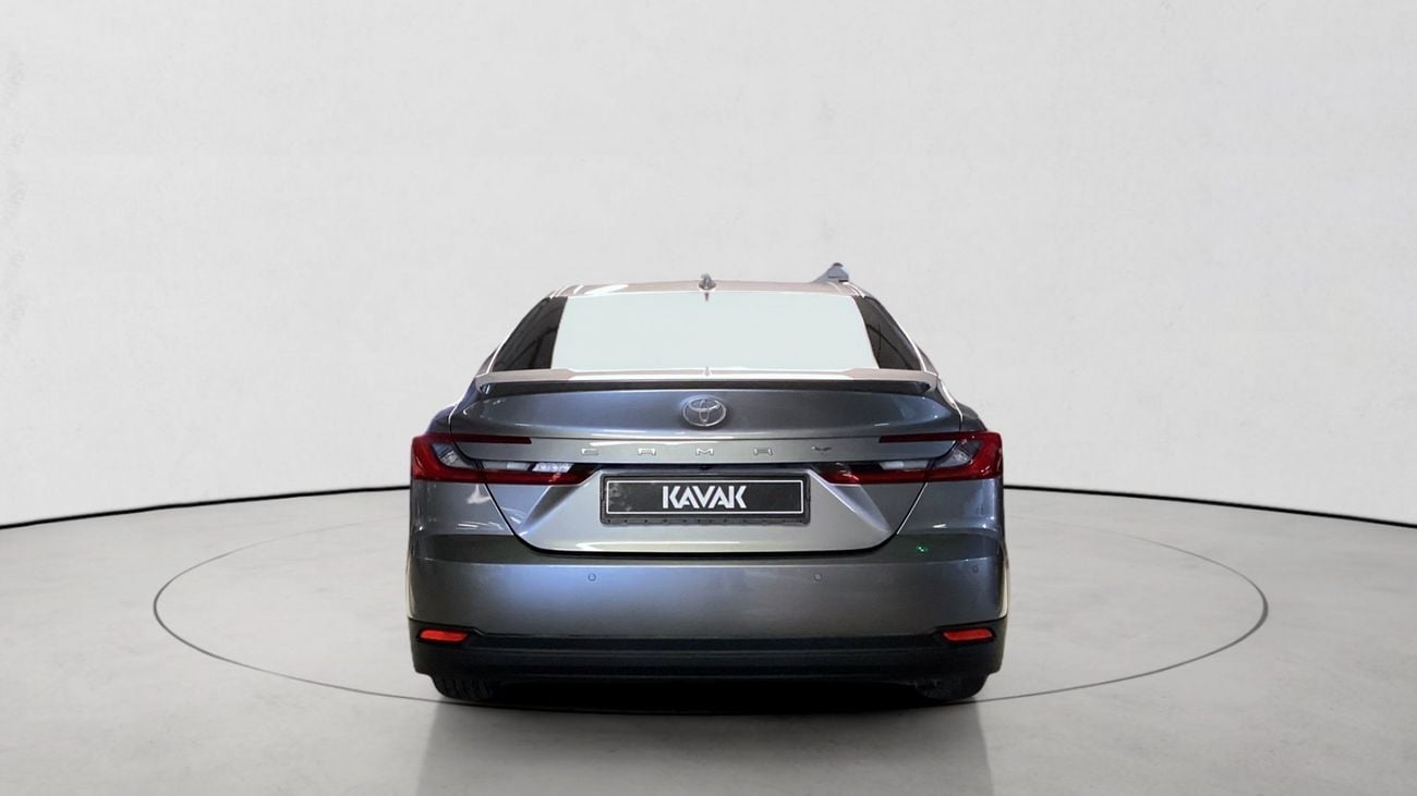 تويوتا كامري 2.5 HEV XLE E-CVT | شامل الضمان | 0 ﺪﻔﻋﺓ ﺃﻮﻟﻯ