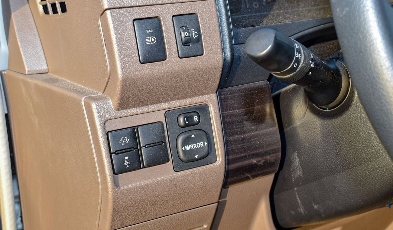 Toyota Land Cruiser 70 2.8L Diesel A/T