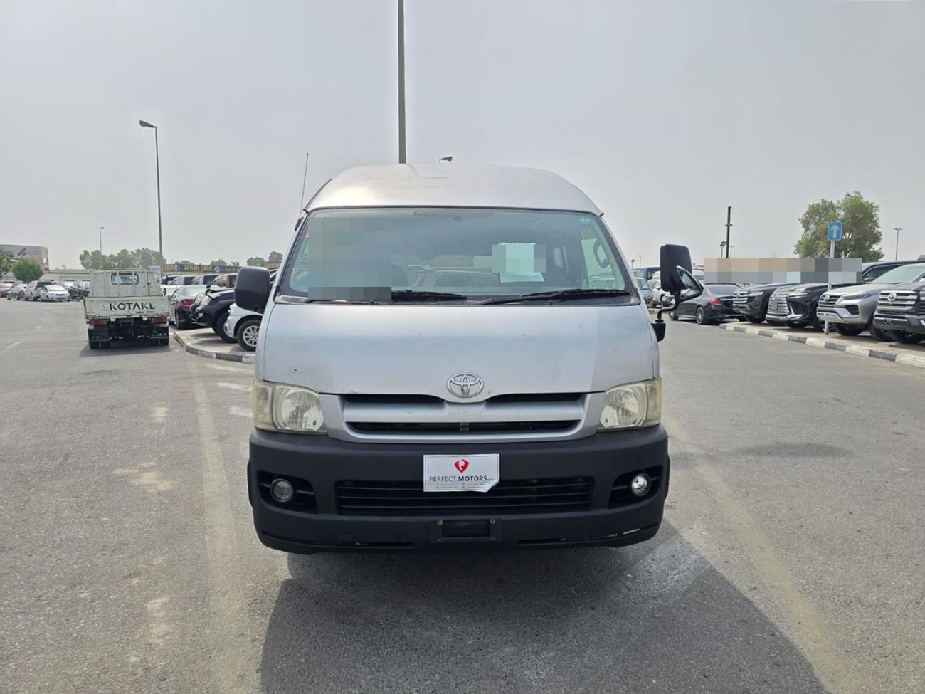 Toyota Hiace TOYOTA HIACE VAN RHD 2006 MODEL 2.5 L DIESEL AUTOMATIC(PM03390)