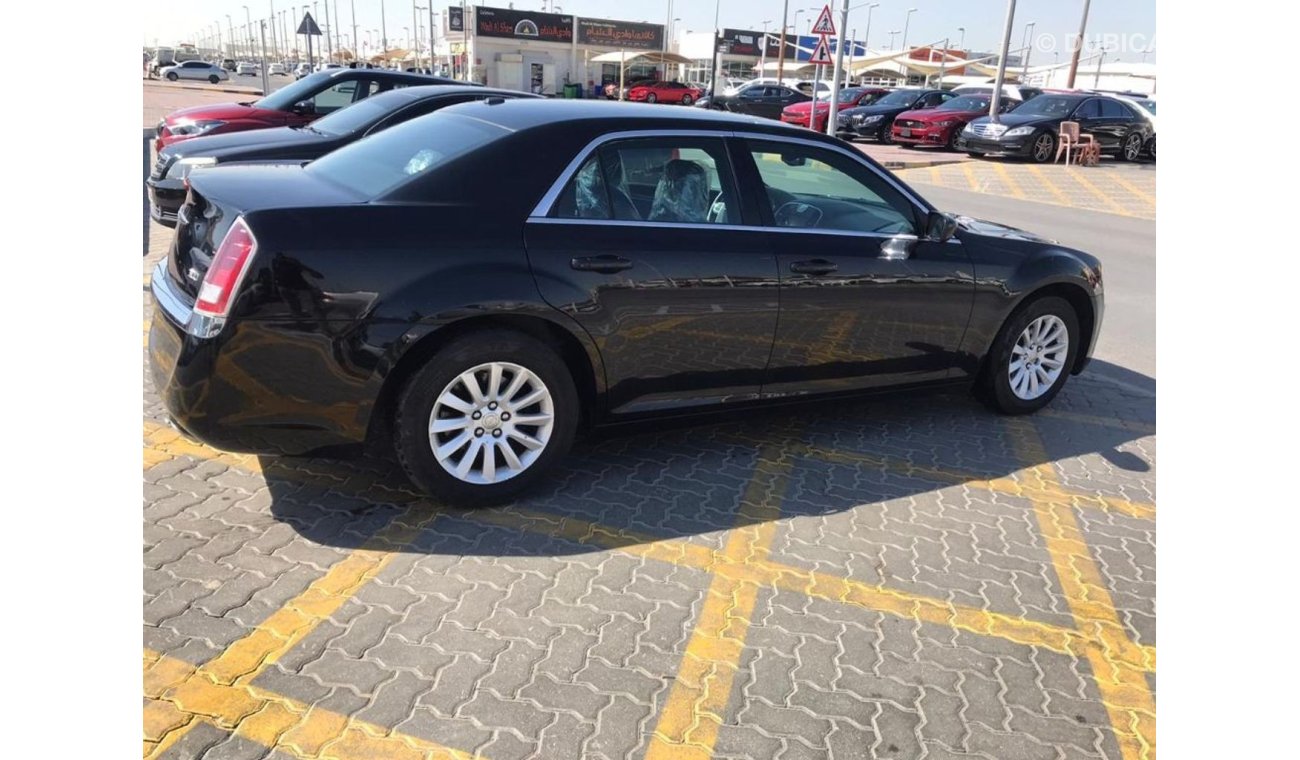 Chrysler 300C Chrysler 300C,,,, custam paper,,,,,,,, 2014,,,,,very good condition