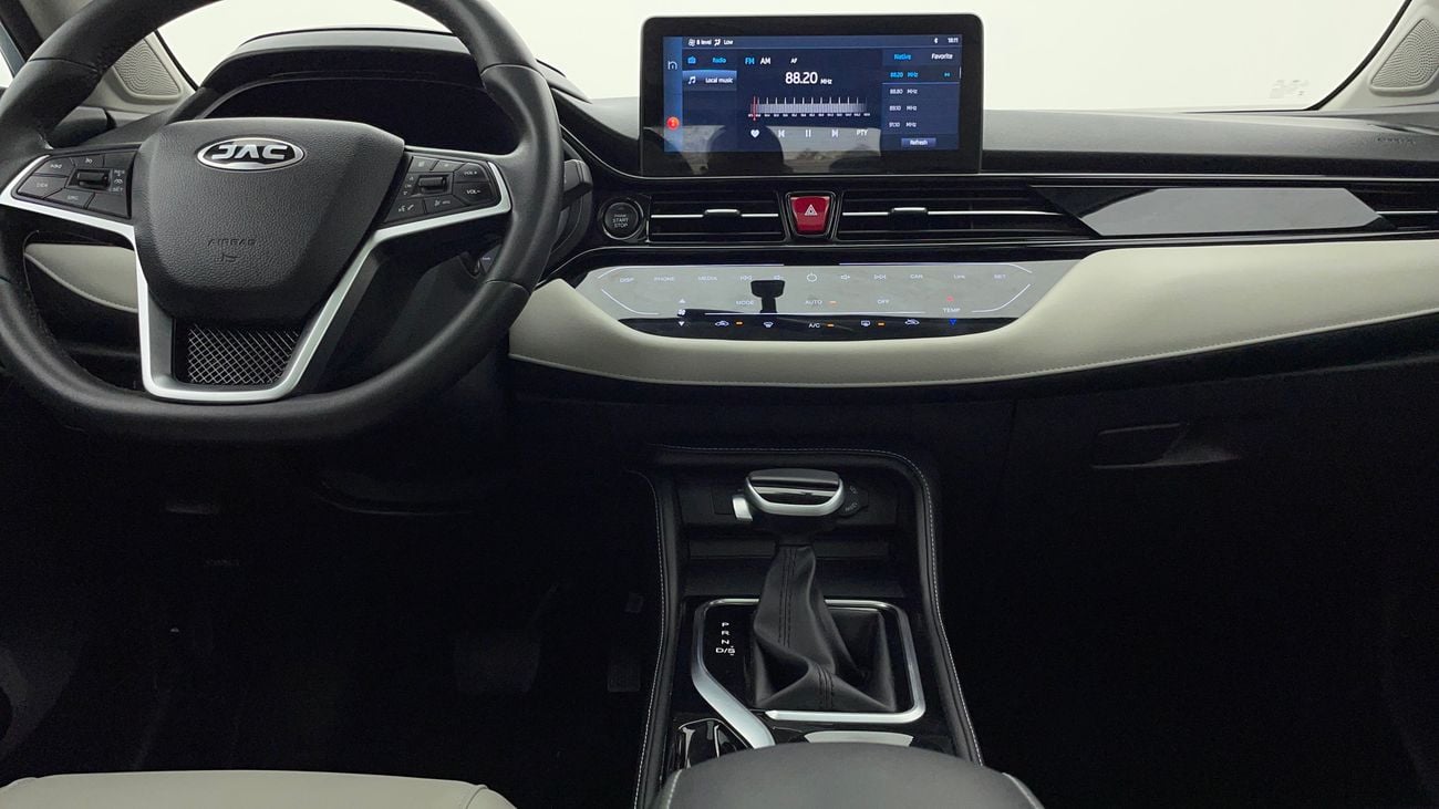 جاك JS4 INTELLIGENT LUXURY 1.5 | بدون دفعة مقدمة | اختبار قيادة مجاني للمنزل