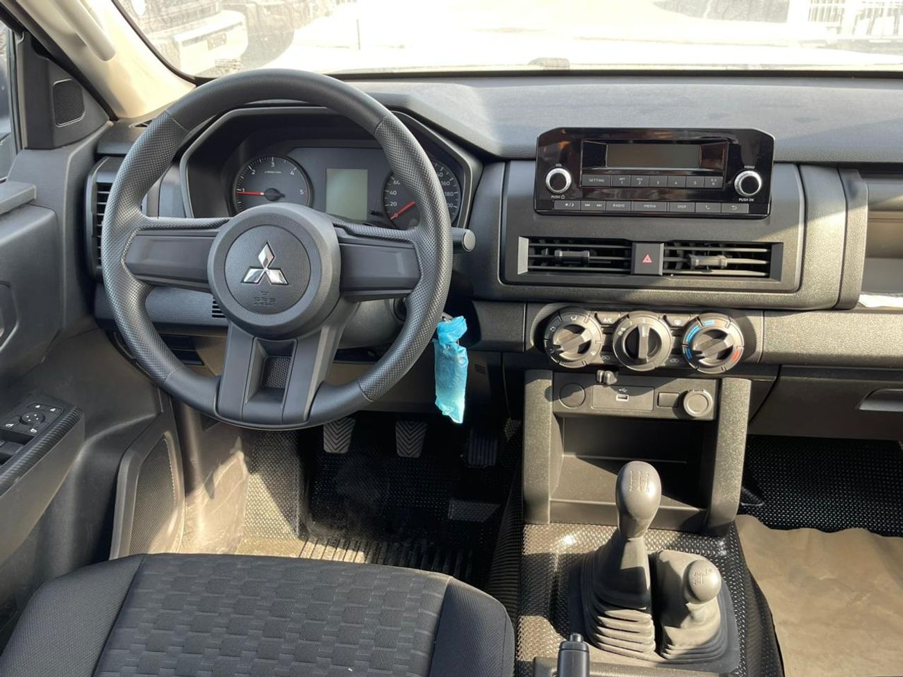 Mitsubishi L200 Mitsubishi L200 2.4L DIESEL D.CABIN 4X4 MT 2026