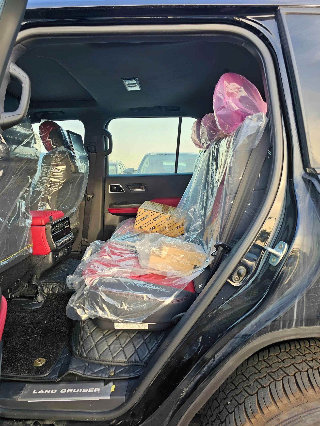 Toyota Land Cruiser LC300 GR SPORT / 3.3L V6 DIESEL / DVD WITH 360* / JBL SPEAKERS / HEADUP / FULL OPTION (CODE # LCDGR)