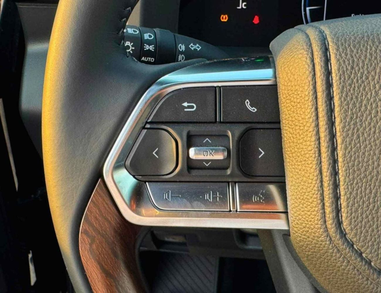 تويوتا لاند كروزر GXR 3.3L DIESEL | LEATHER WITH PWR SEATS | RADAR | FRONT CAMER |  BIG DVD | JBL SPEAKERS (CODE # LCD