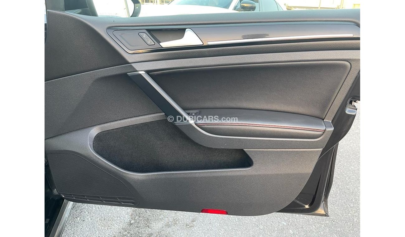 Volkswagen Golf GTi Clubsport Car: Volkswagen Golf GTi_American_2017_Excellent_Condition _Full option
