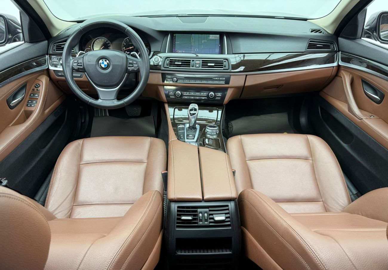 BMW 528i  2015 BMW 528i, Full Service History, Power Sunroof, Excellent Condition, GCC