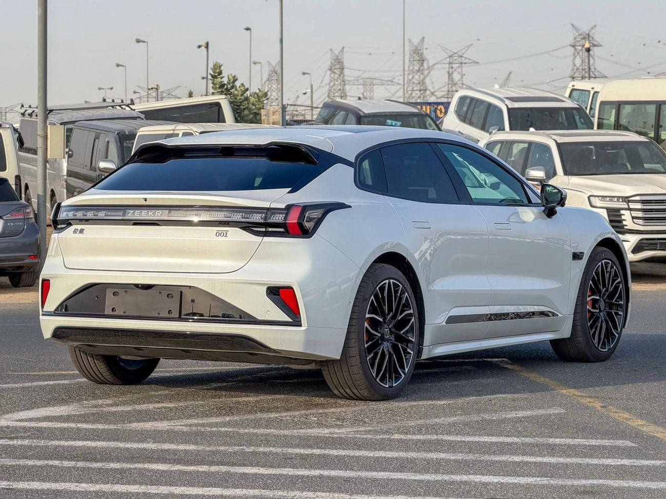 زيكر 001 Long Range AWD