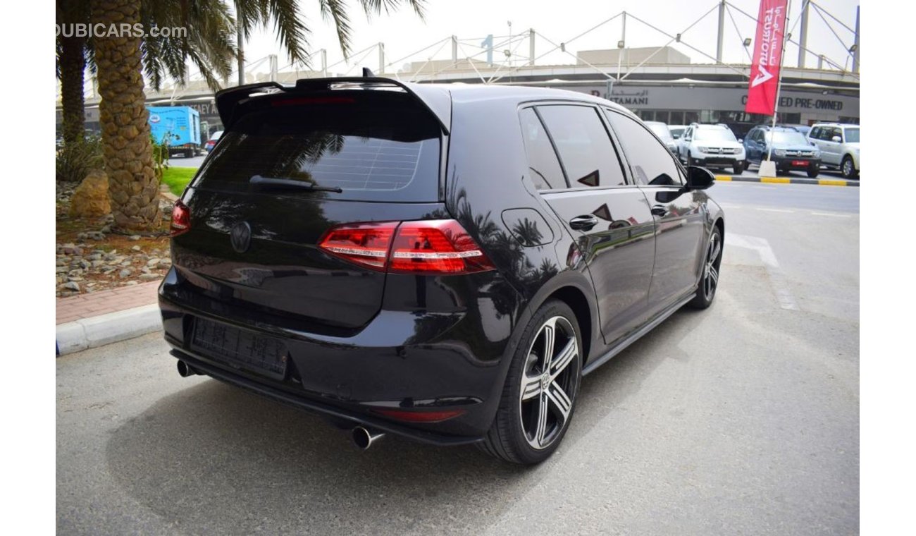 فولكس واجن جولف GTi 2016 - GCC Specs - Low Mileage