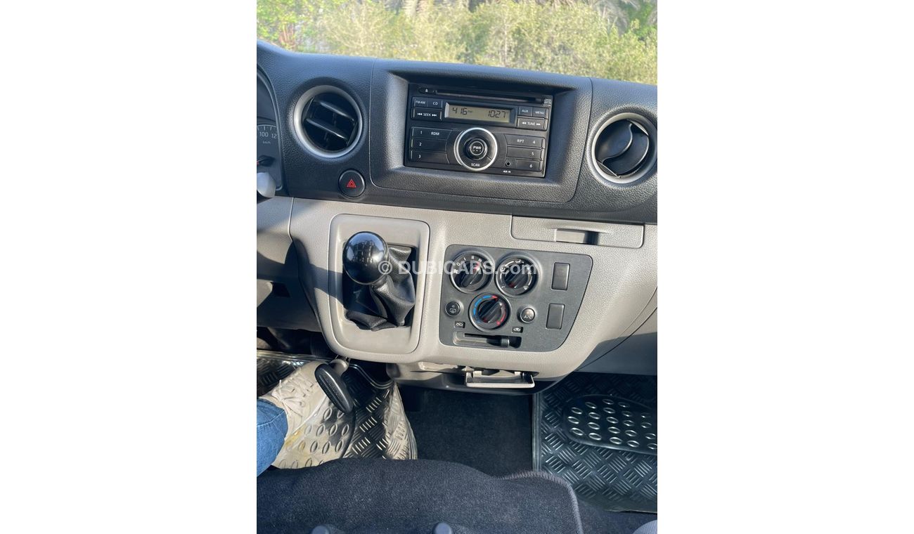 Nissan Urvan Panel Van Std NISSAN urvan 2018 GCC delvry van accident free