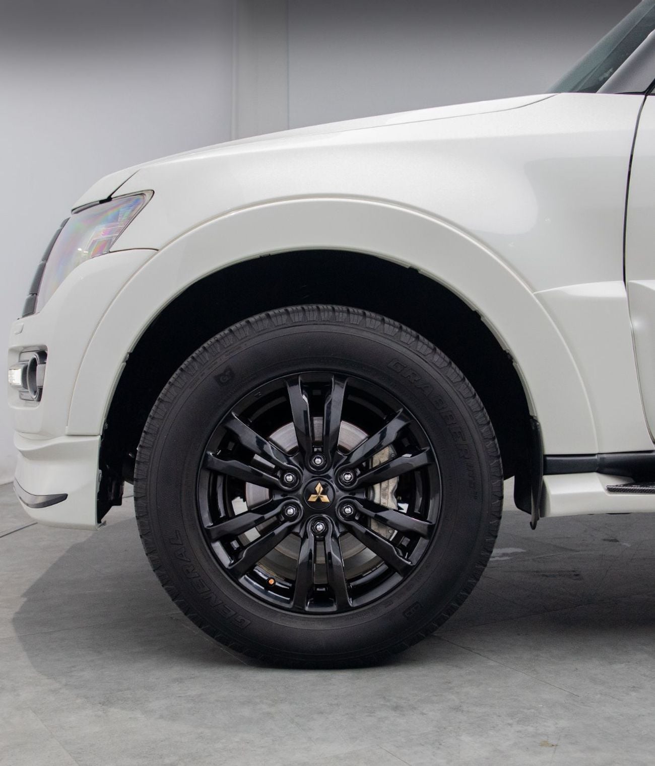 Mitsubishi Pajero GLS H/L SIGNATURE EDI