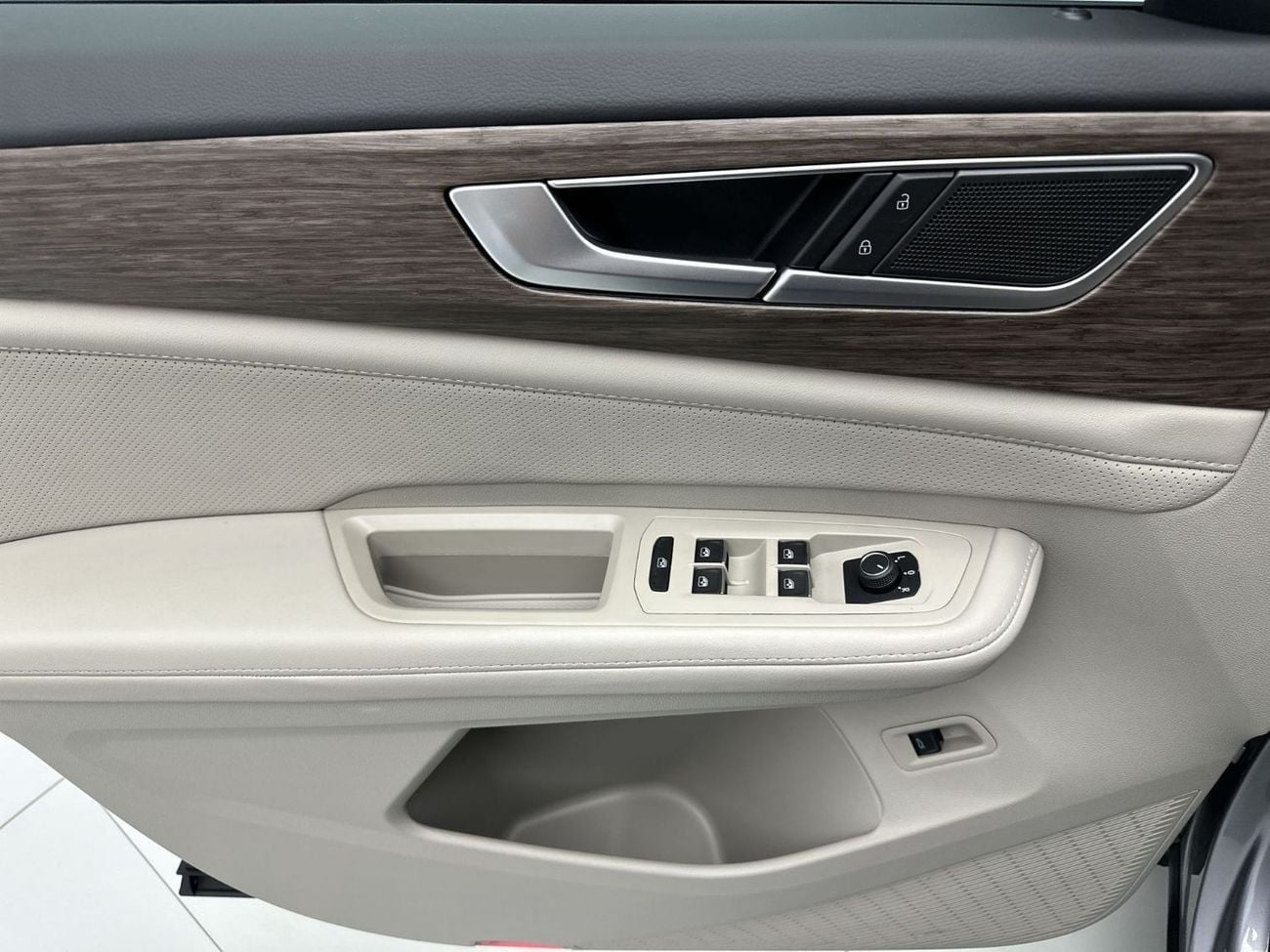 فولكس واجن تيرامونت S 2.0L Comfortline 2L (Facelift 2) (REF#35741) / 34,100 AED SAVINGS from New Car