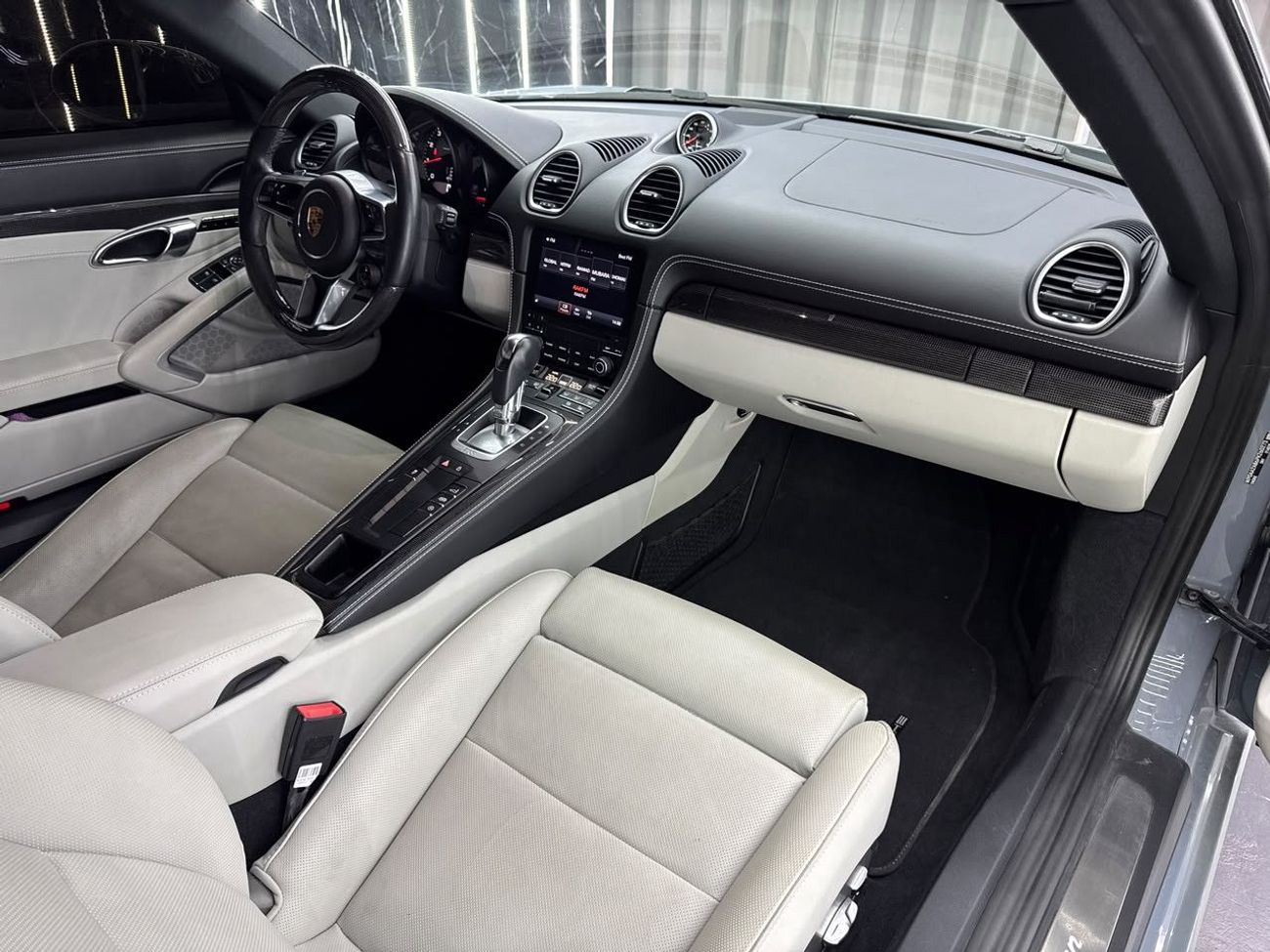 بورش كايمان 718 STYLE EDITION Porsche 718 cayman | GCC |  Rare ARCTIC Grey | Low Mileage