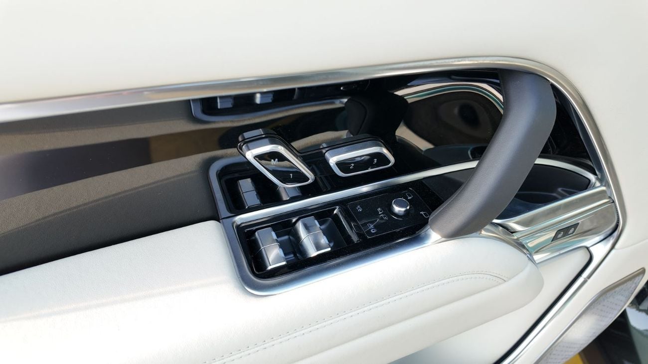 لاند روفر رينج روفر AUTOBIOGRAPHY P530 | Belgravia Green | Black Roof | White Interior | Shadow Exterior Package | GCC Specs
