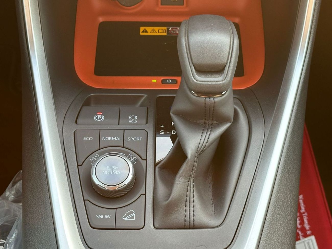 تويوتا راف ٤ 2.5L Adventure, Leather Seat, Panoramic Roof, wireless Charger, Electric Back Door, Model 2025