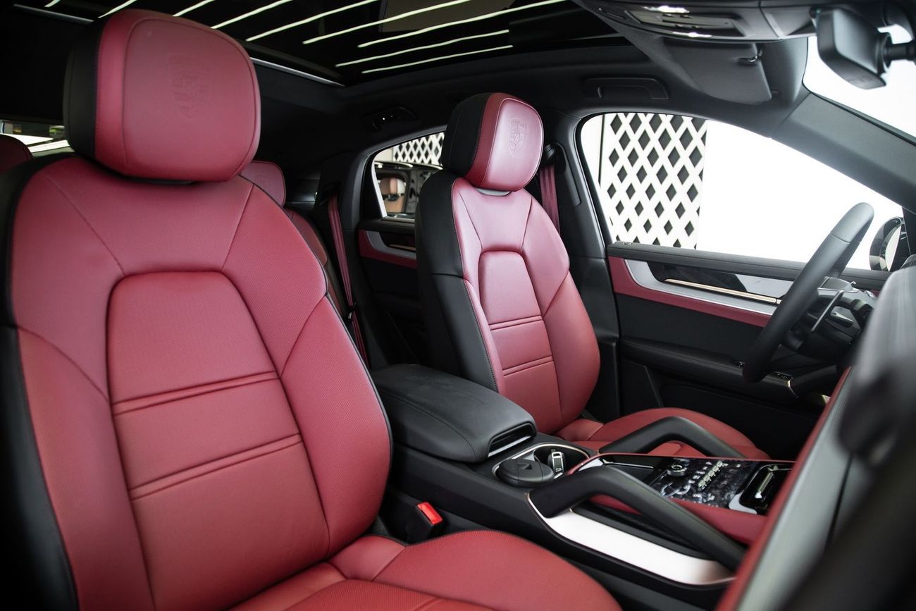 Porsche Cayenne WARRANTY APRIL 2024