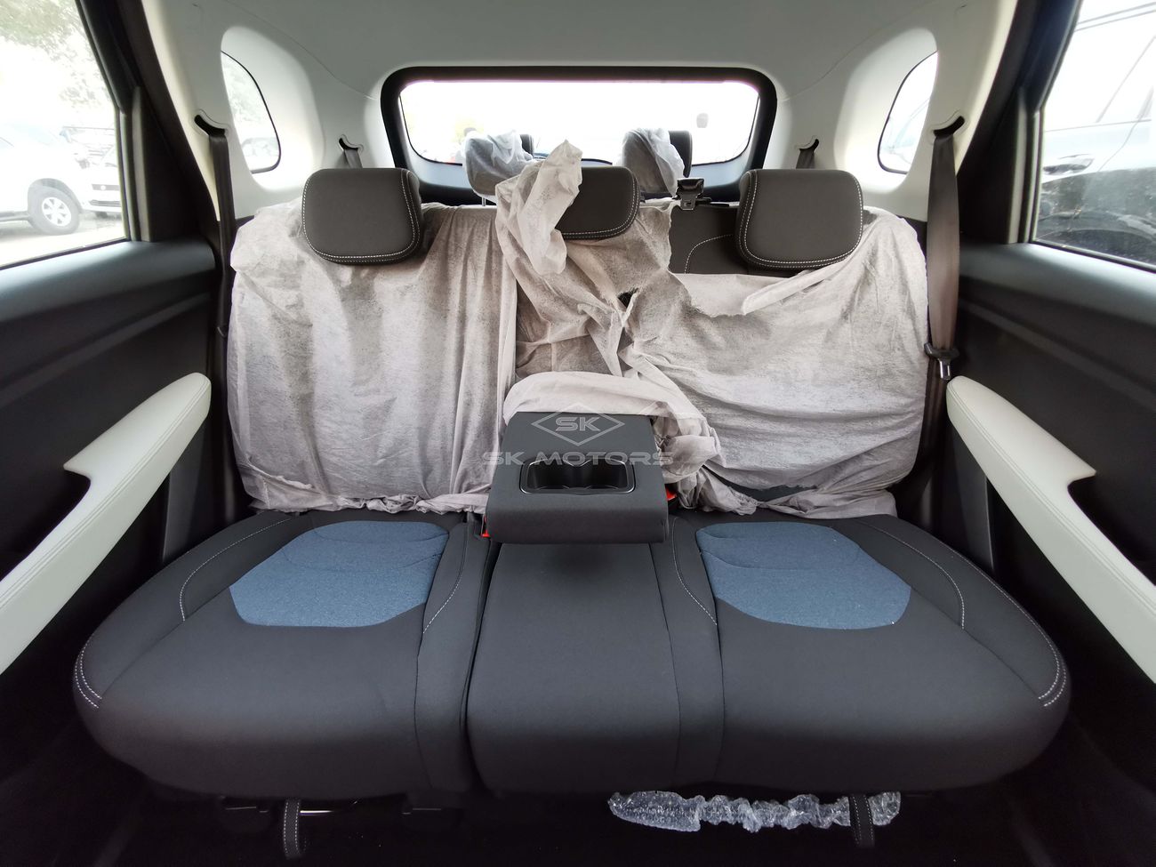 Chevrolet Captiva 1.5L, 17" Rims, Driver Power Seat, Parking Sensors, Front & Rear A/C, Sunroof (CODE # CHCA01)