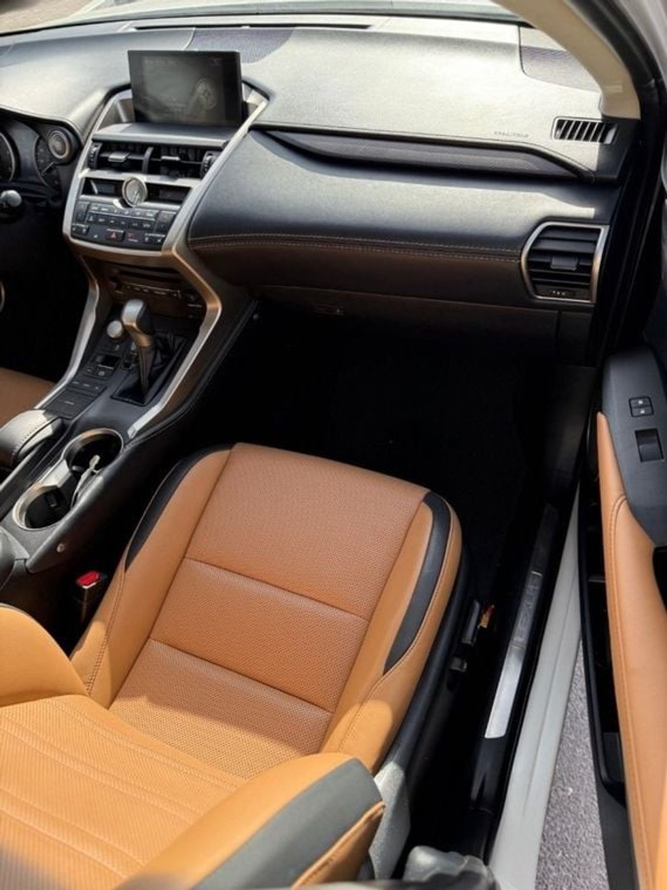 Lexus NX200t 4WD Premier 2.0L full option