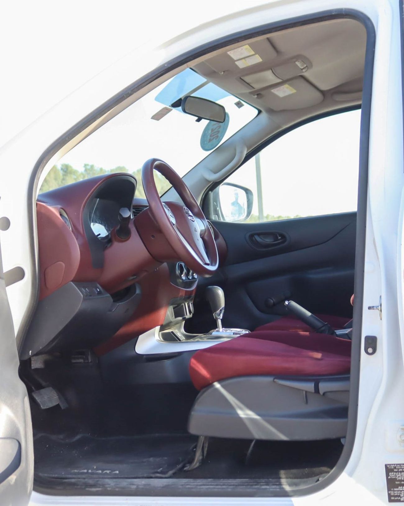 Nissan Navara Std 2.5L RWD A/T Nissan Navara | 2.5 L | 2020 | GCC | Accident-Free | In Excellent Condition | 769 P