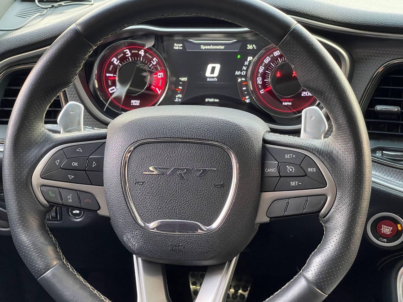 Dodge Challenger SRT Hellcat 6.2L (707 HP) SRT HELLCAT / 6.2L V8 / SUPERCHARGED / SUNROOF / LEATHER / SUPER CLEAN