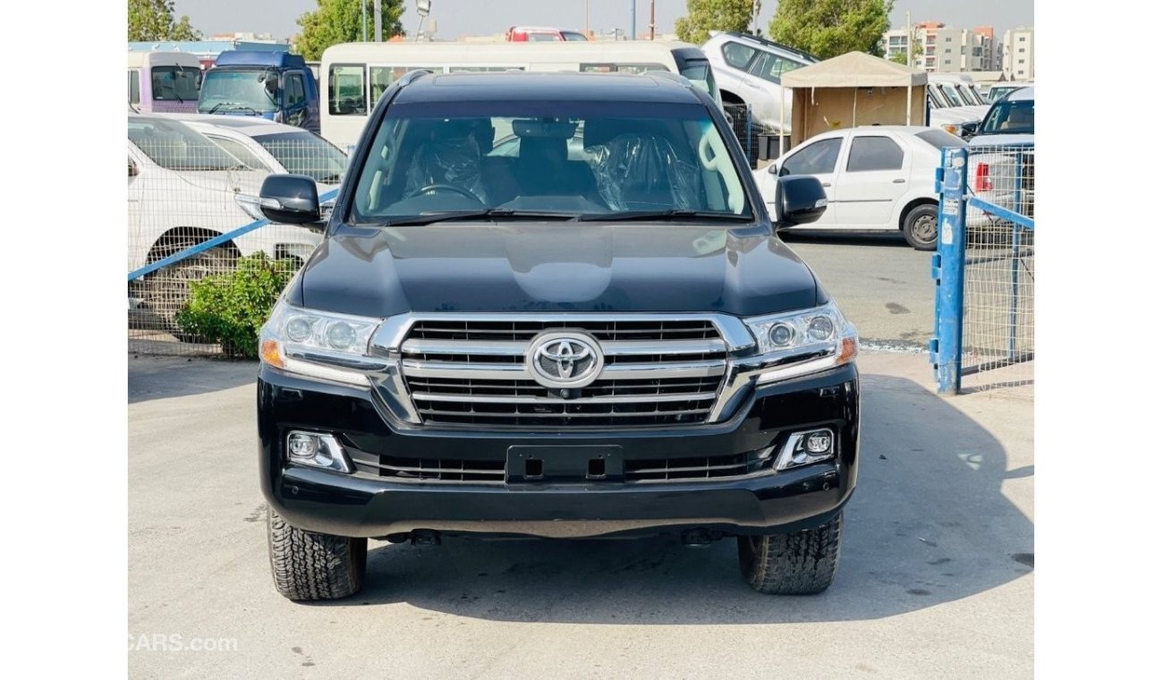 تويوتا لاند كروزر Toyota Landcruiser RHD diesel engine model 2020 full option car very clean and good condition