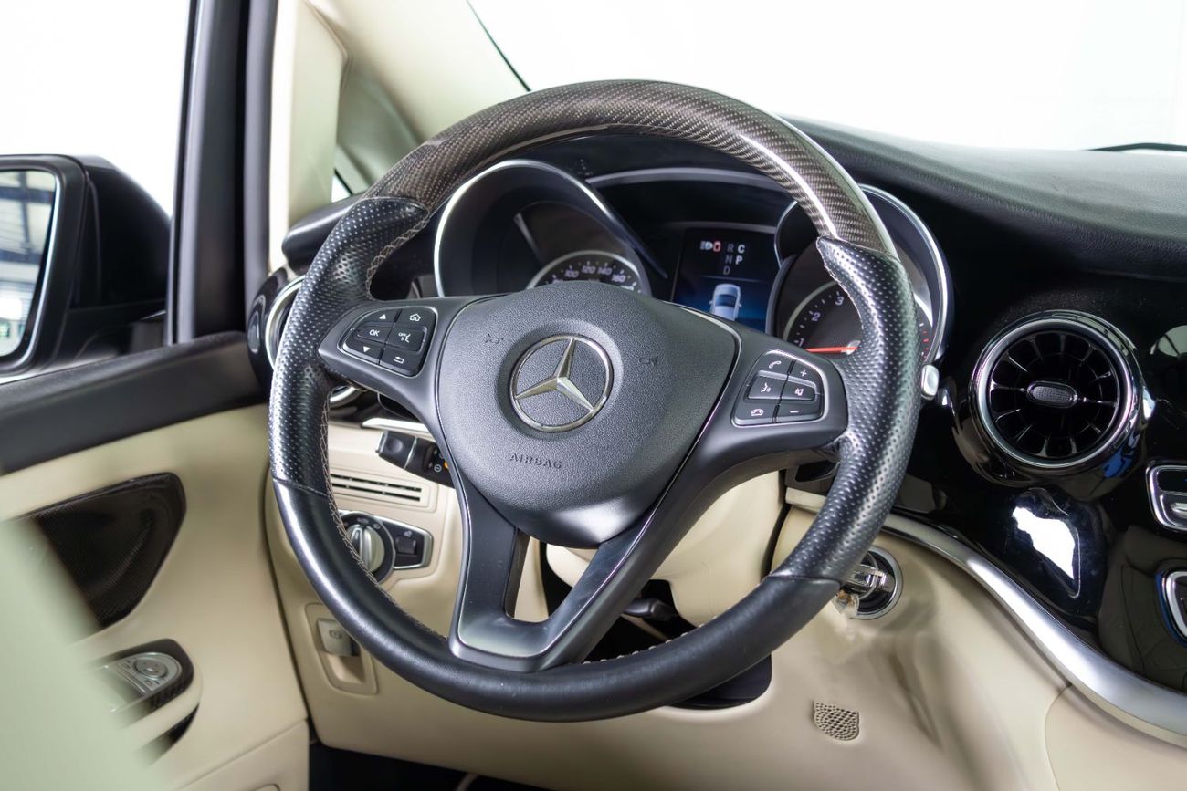 Mercedes-Benz V 250 Std 2.1L GCC-Maybach Edition-Gargash Service Package Until 135,000KM-VIP Options