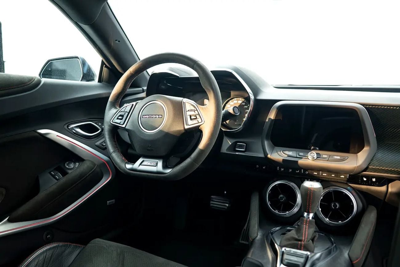شيفروليه كامارو ZL1 ألياف الكربون 650 HP LT4 V8 | ZL1 1LE TRACK PACKAGE | 6-SPEED MANUAL