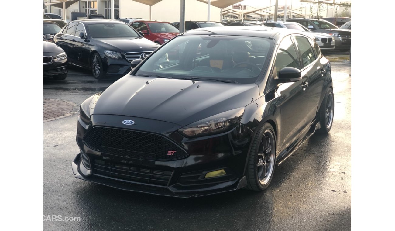 Ford Focus Ford Focus ST model 2017 GCC car prefect condition full option low mileage