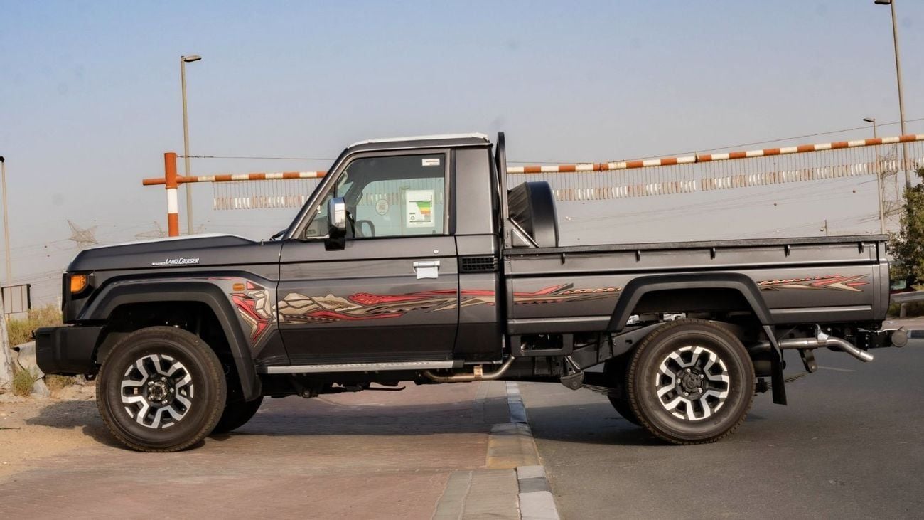 تويوتا لاند كروزر بيك آب 2025 Toyota Land Cruiser LC 79 4.0L AT Petrol (Gray)