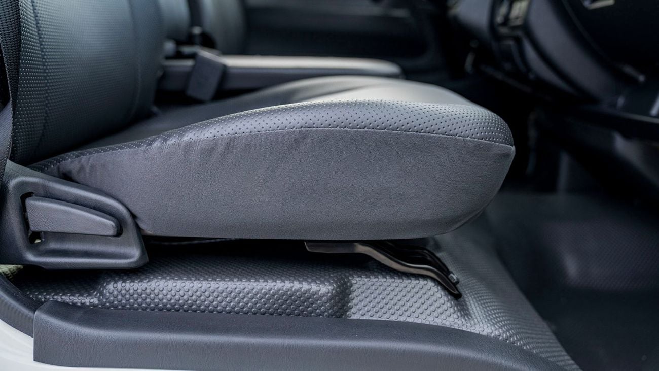 Toyota Hiace MID ROOF 2.7  2025