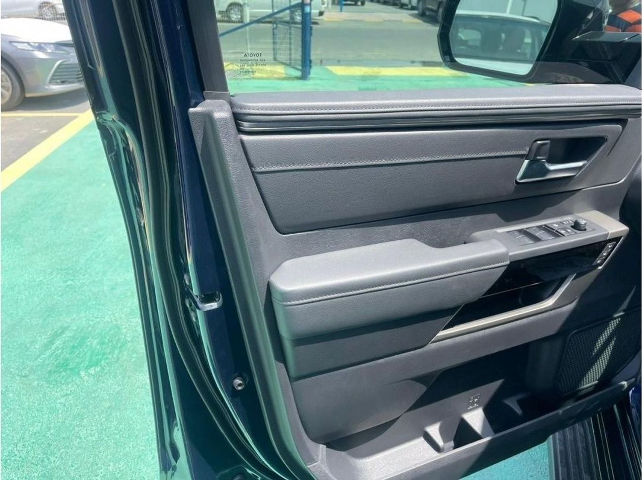 تويوتا سيكويا limited  full option Hybrid