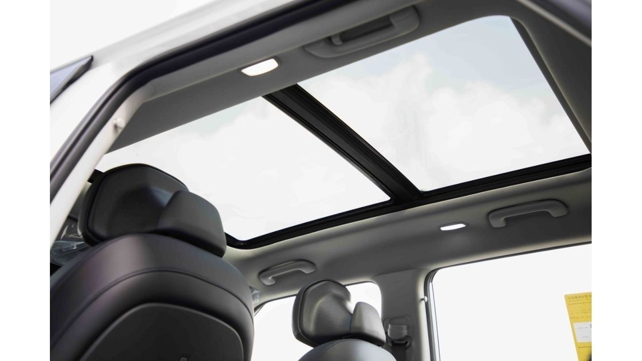 كيا EV5 كيا EV5 Land 530 موديل 2023 - أبيض داخل أزرق وأسود | للتصدير فقط