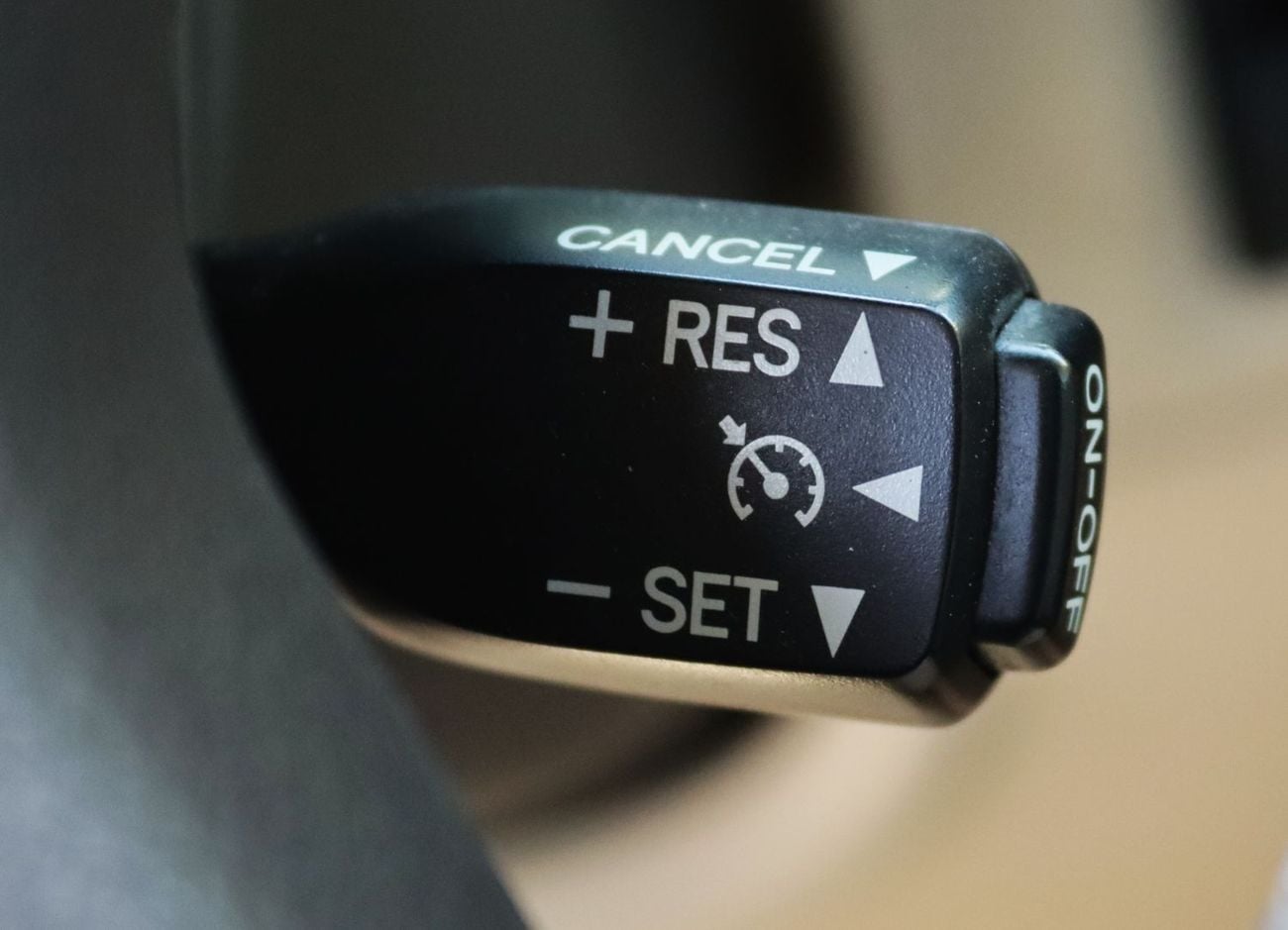 Toyota Prado EXR 4.0L 4WD Toyota Prado - 2019 - GCC - 4.0L - 6 (V )- 7 Seats - 4*4 - Excellent Condition Inside a