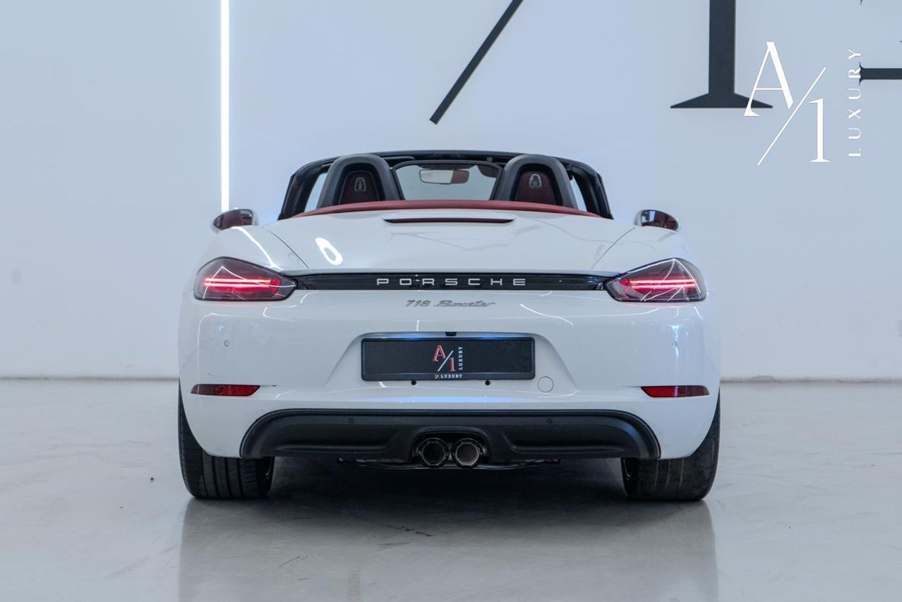 Porsche 718 Boxster Std 2.0L A/T 2022 Porsche 718 Boxster, Warranty, Sport Chrono Package, Very Low Kms, Excellent Condi