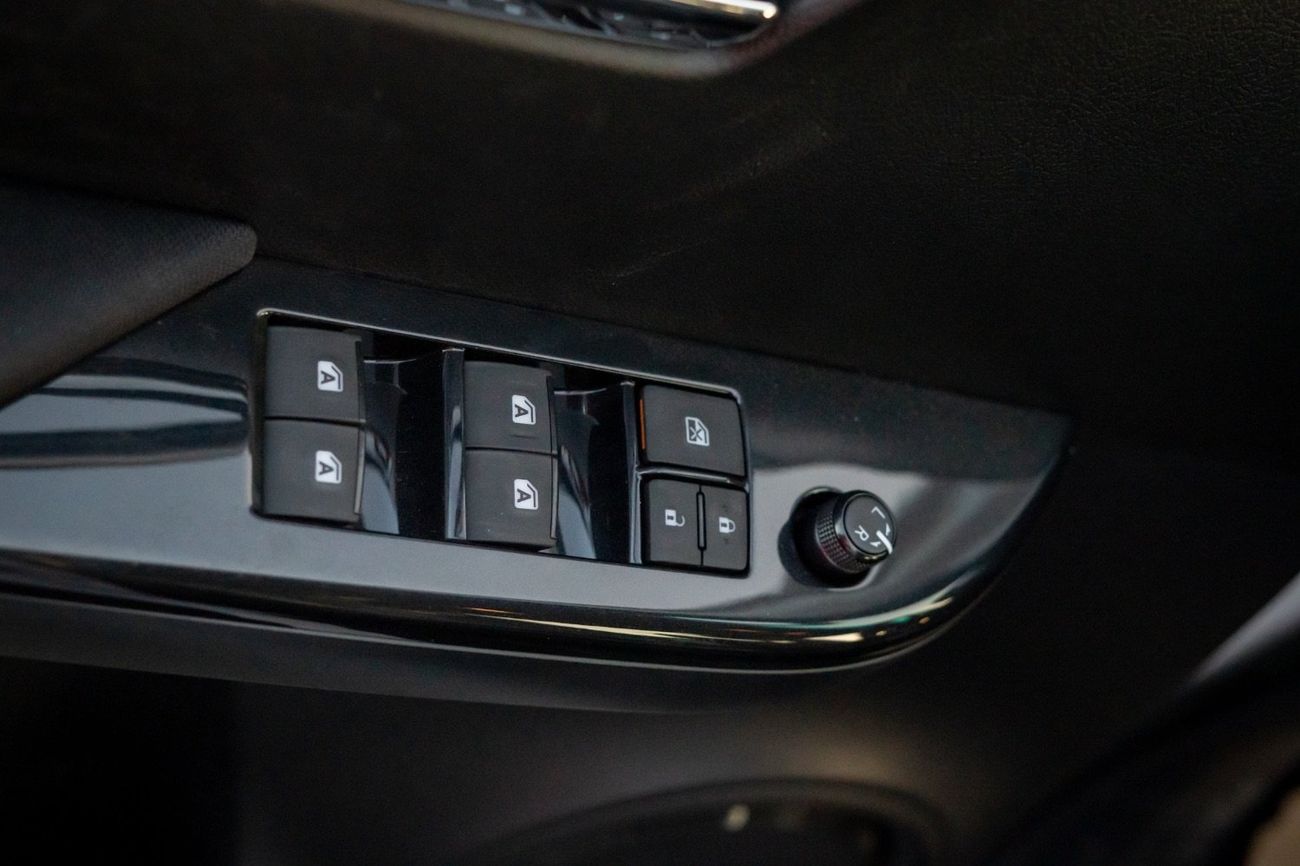 تويوتا هيلوكس SR5 2.4L Double Cab full option