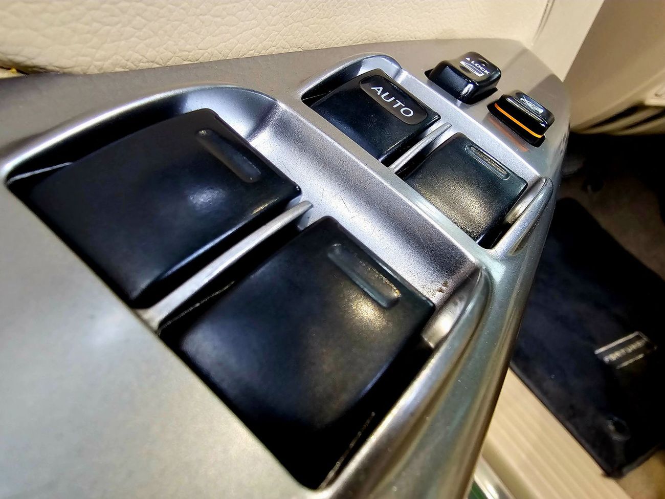 Toyota Fortuner EXR/ V4 2.7L 4WD/ LEATHER DVD/ LOW MILEAGE