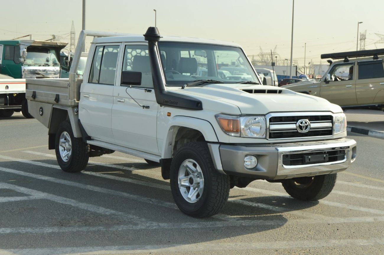 تويوتا لاند كروزر بيك آب 4.5L Double cabin