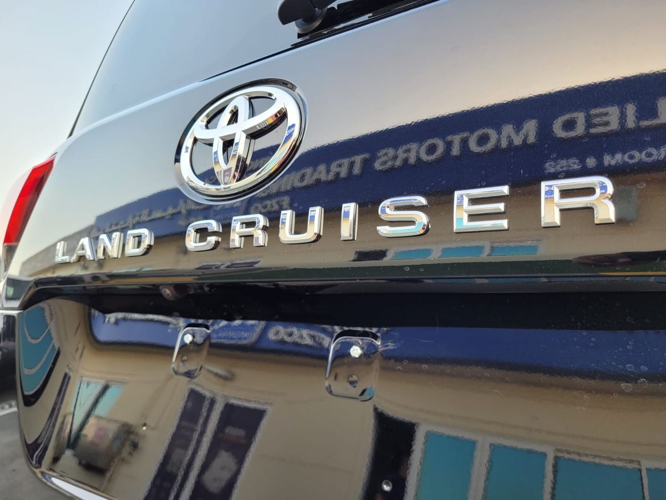 Toyota Land Cruiser RHD - 3.3 DSL - SAHARA - 7 STR - MY 2025 - BLK_BEIG (FOR EXPORT ONLY)