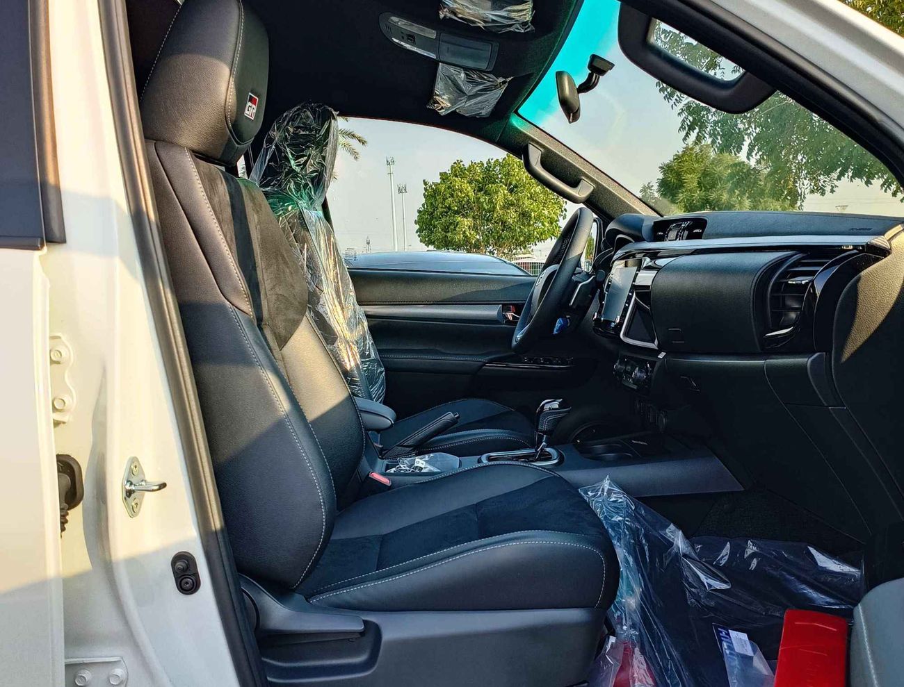 Toyota Hilux GR Sport / 2.8L DIESEL / A/T / Roll Bar / Back Side Step  (CODE #  HDGR28AF)