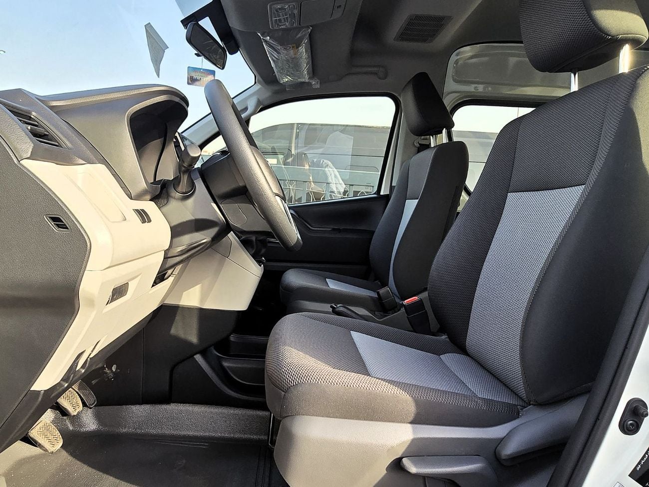تويوتا هاياس GL Toyota Hiace High Roof Black Bump 3.5l M/T White color With MoonRoof 2026