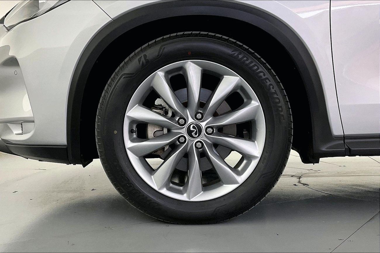 إنفينيتي QX50 Luxe | عرض العيد الحصري | خالية من أضرار الفيضانات