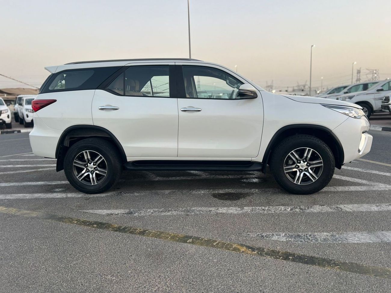 Toyota Fortuner 2020 TOYOTA FORTUNER EXR - 2.7L . v4 - PARKING SENSOR - GASOLINE / PETROL ⛽️ - BLUETOOTH  PLAY - GCC